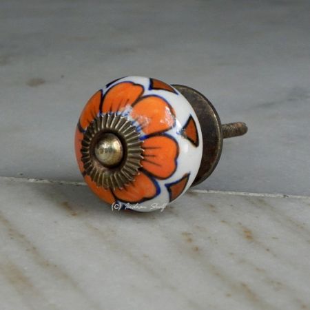 Sulfur Cinquefoil Knob