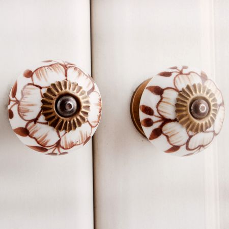 Brown Buttercup Knob