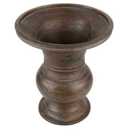 Traditional Bass Pot With A wide Mouth And Engraved Spiral Lines