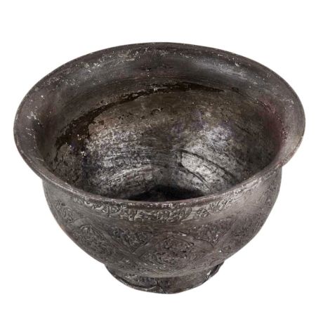 Old Copper Pot Engraved Floral Pattern And Round Base