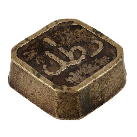 Decorative Unconventional Paperweight For Office Use