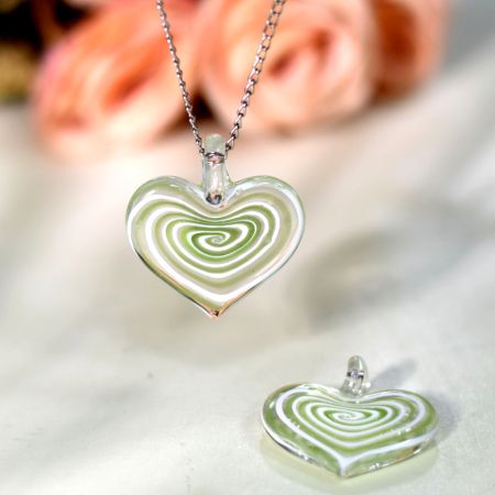 Lampwork Green Spiral Heart Glass Pendants for Necklace for Gift - 1 Piece