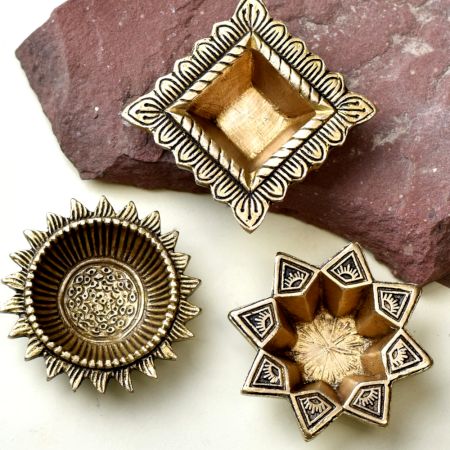 Classical Golden Brass Oil Lamp For Temple Decoration - Pack of 3