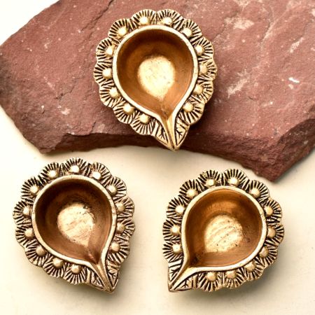 Pack of 3 Brass Bud Shaped Decorative Border Oil Lamp Diya