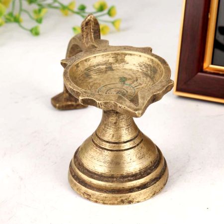 High-Quality Brass Oil Lamp with Handle for Prayer