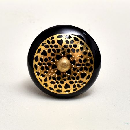 Black Strewn Flat Knob