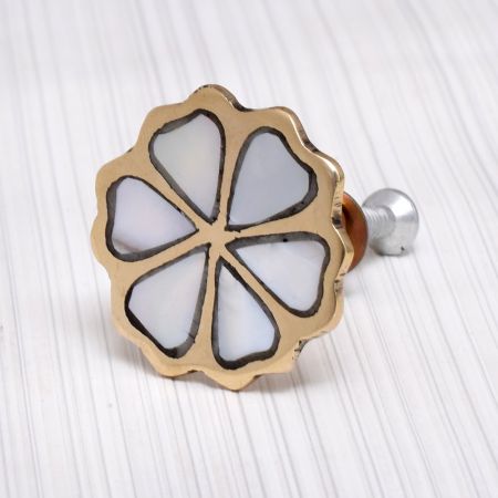 White and Golden Mother of Pearl Flower Drawer Knobs