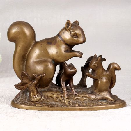Handmade English Art Brass Statue of Squirrel Family for Decor