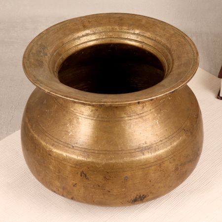 High-Quality Brass Holy Pot in Brown Finish for Decoration