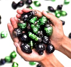 25 Pieces Black and Green Glass Ornaments For Tree Decoration