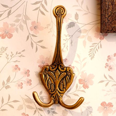 Simple Brass Engraved Floral Tri Hook Home Decoration Hook