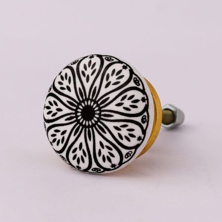Black Daisy Flat Knob