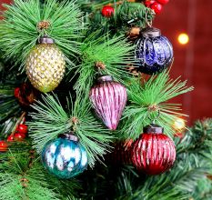 12 Pieces Multicolor Distressed Ornaments For Tree Decoration