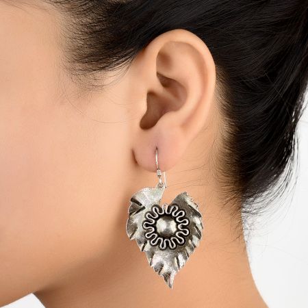 92.5 Sterling Silver Earrings Raspberry Leaf Dangle With Flower in Centre Earrings