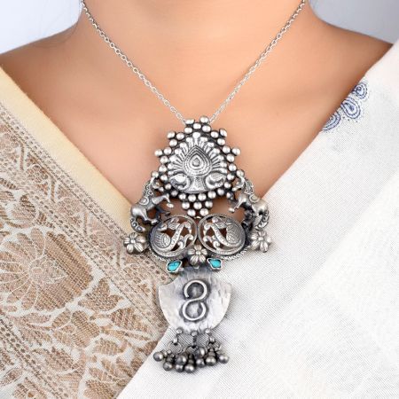 92.5 Sterling Silver Carved Pendant With Twin Horse Statues Peacocks On Either Side And Ghungaroos