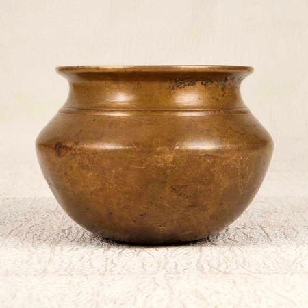 Handcrafted Vintage Finest Brass Pot for Flower Decoration