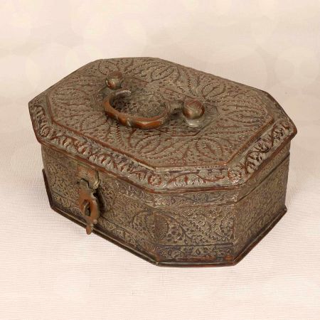 Handcrafted Traditional Copper Paan Daan for Vintage Collection