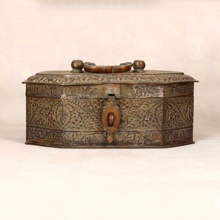 Handcrafted Traditional Copper Paan Daan for Vintage Collection