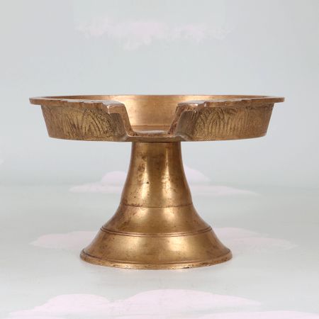 South Indian Art Handmade Brass Oil Lamp for Indoor Decoration