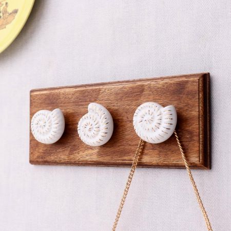 White Shell Flat Ceramic Wooden Wall Hook