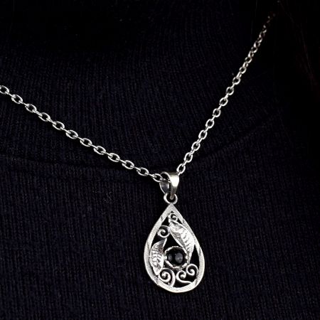 Engraved 92.5 Sterling Silver Leaf design Pendant With Black Stone