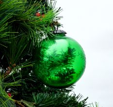 Set Of 4 Piece Green Leaf Cut Christmas Hanging