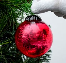 Set Of 4 Piece Red Round Leaf Cut Christmas Hanging
