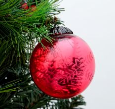 Set Of 4 Piece Red Round Leaf Cut Christmas Hanging