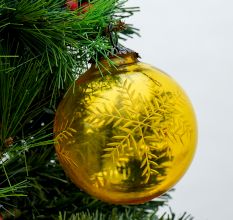 Set Of 4 Piece Yellow Leaf Cut Christmas Hanging