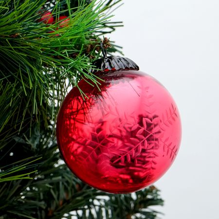 Set Of 4 Piece Red Round Leaf Cut Christmas Hanging