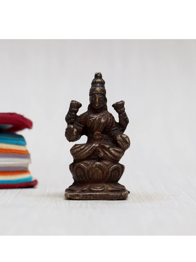 Celebrating Prosperity: Maa Laxmi’s Blessings on Diwali